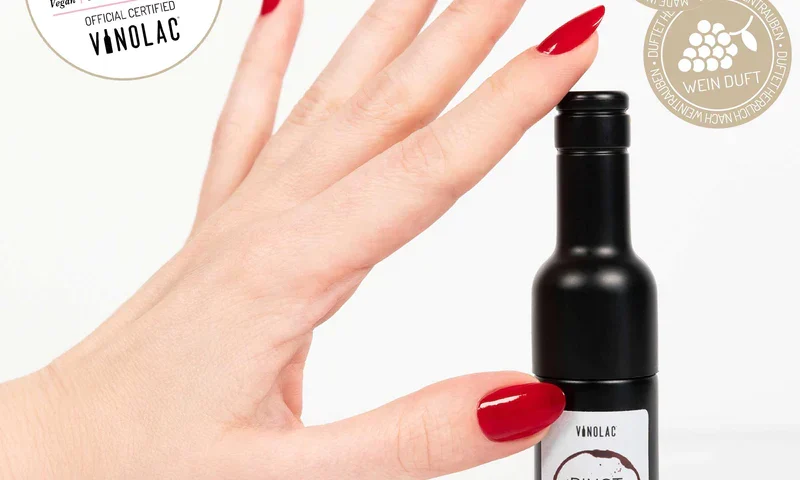 vinolac veganer Nagellack in Weinfarben presentet by VIP BRANDS