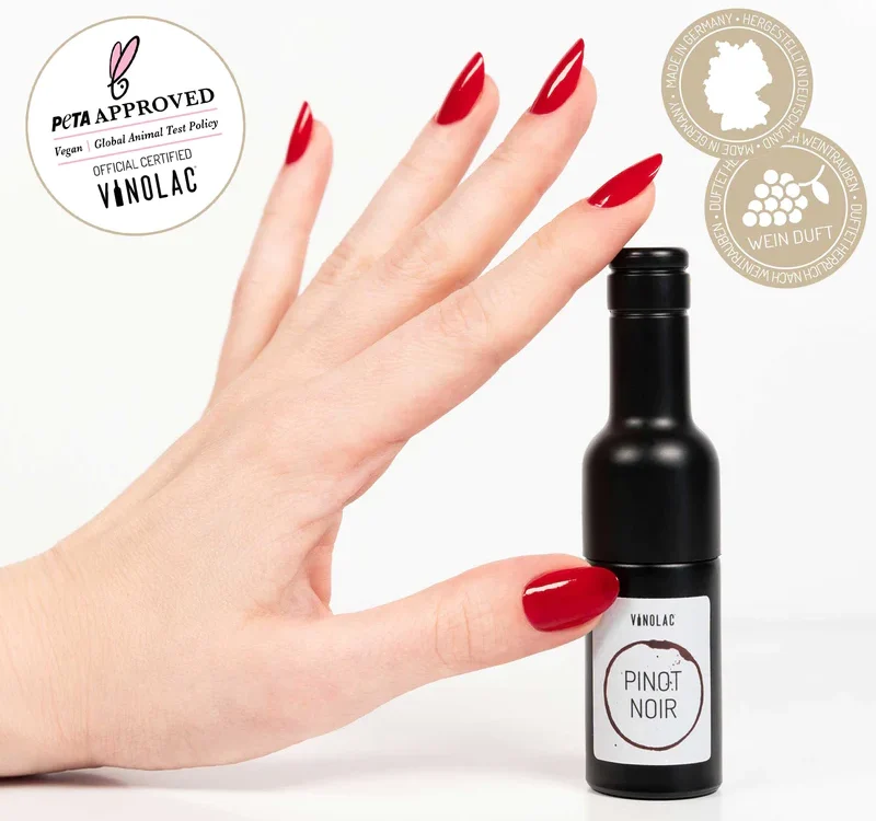 vinolac veganer Nagellack in Weinfarben presentet by VIP BRANDS