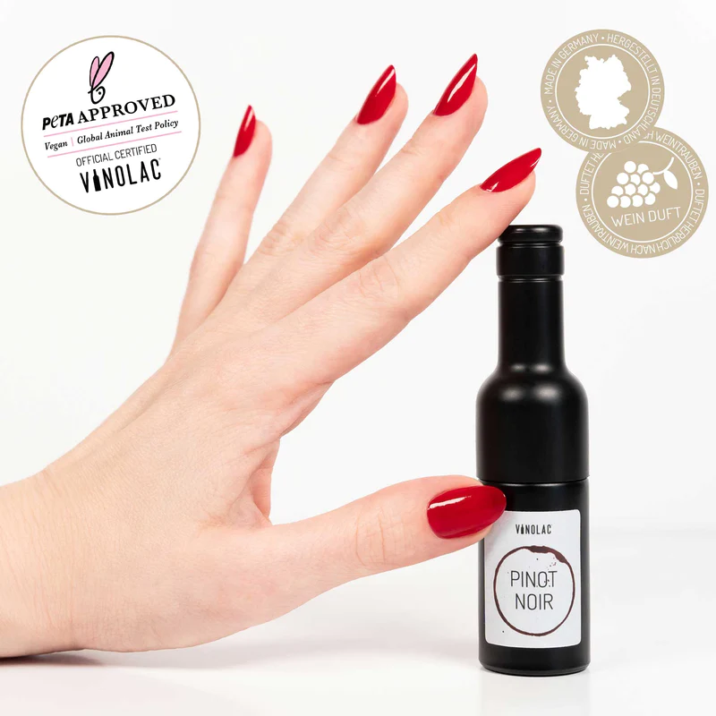 vinolac veganer Nagellack in Weinfarben presentet by VIP BRANDS